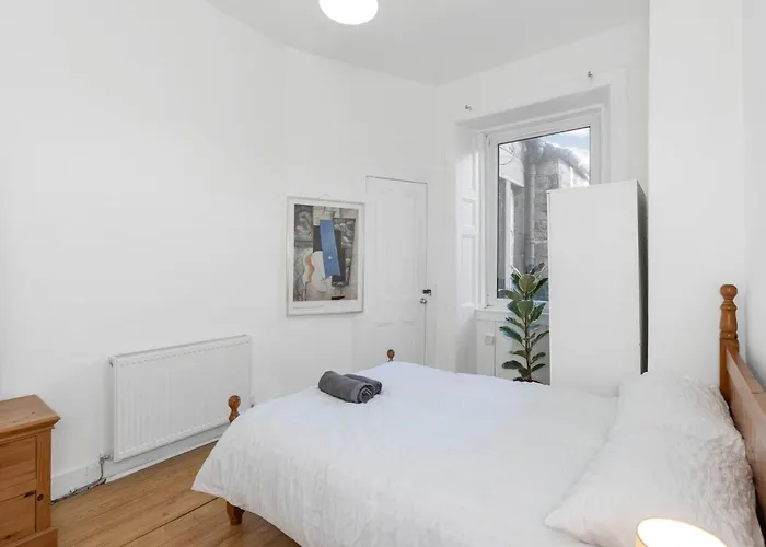 Апартаменты Bright 2 Bedroom Flat On Leith Walk *