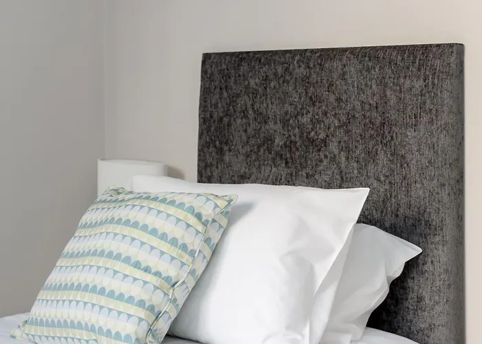 Grassmarket Modern Two Bedroom