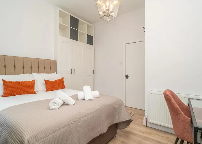 Charming 2-bed Flat Steps From The Royal Mile - Pass The Keys Apartman *