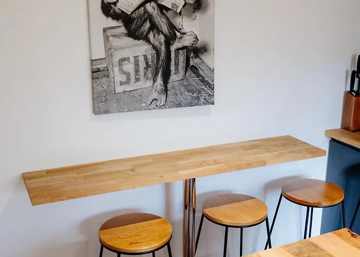 Bottom Of Royal Mile 7 Beds Sleeps 12 3 Bthrooms *