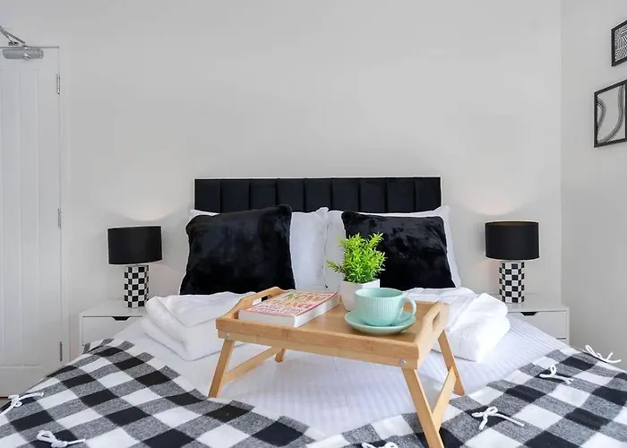 Fraser Apartment- 2 Bedrooms Inverleith, *