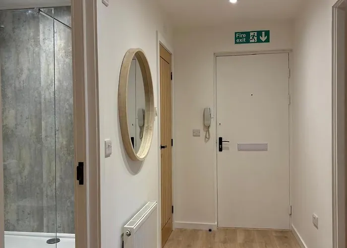 7 Min From Airport 2 Bedroom Lägenhet *