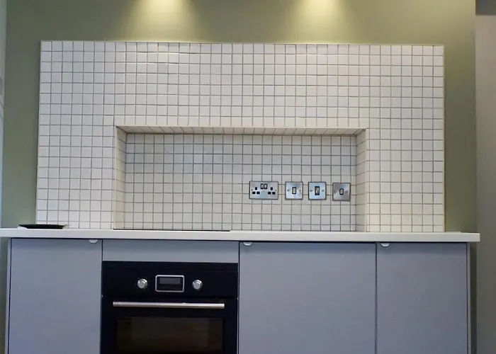 Fully Licensed In Peaceful Neighbourhood Apartamento