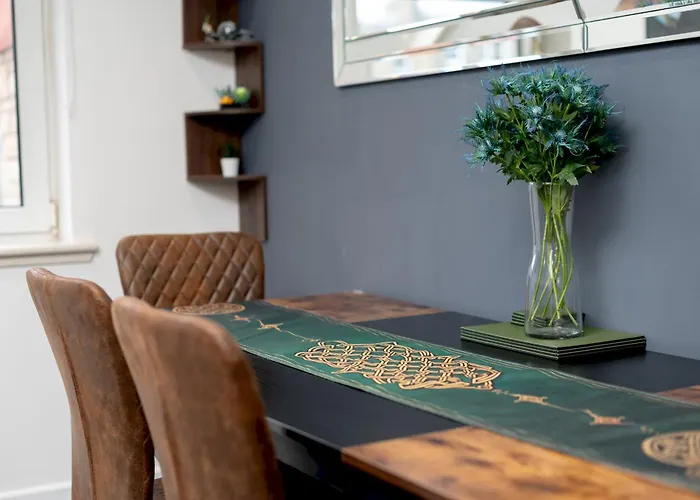 Stylish 2-bed Flat With Balcony Near Haymarket - Pass The Keys Apartamento Edimburgo