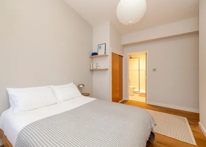 Stylish 2-bedroom In Leith * エディンバラ