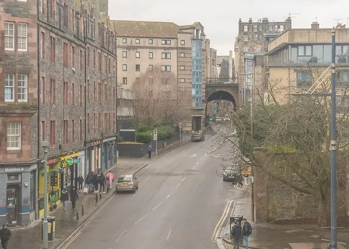 Apartman Charming 2-bed Flat Steps From The Royal Mile - Pass The Keys *