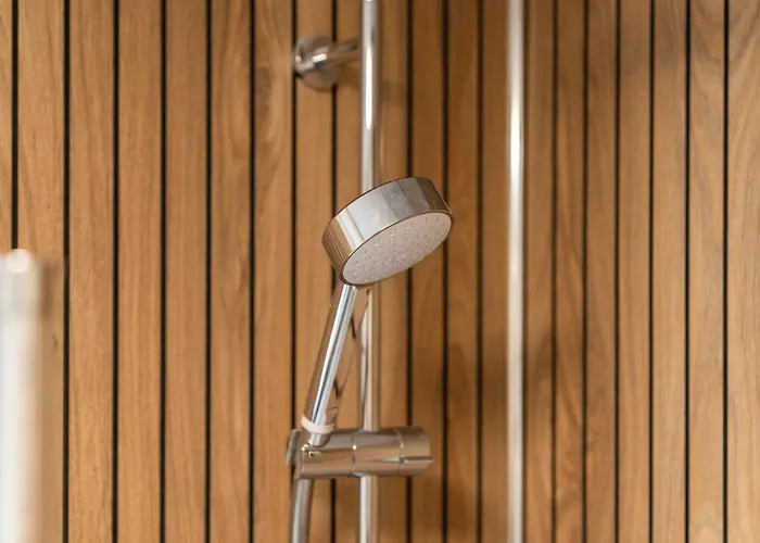 Pilrig Modern 2 Bedroom - *