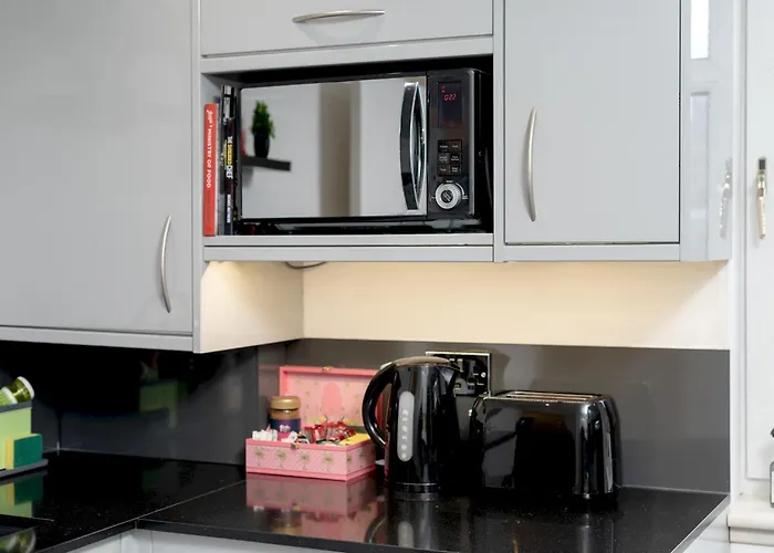 Apartment Stylish 2-bed Flat With Balcony Near Haymarket - Pass The Keys