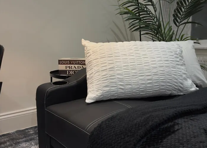 Modern & Cozy In Leith Walk *