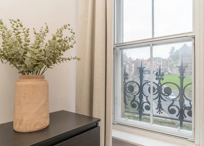 Apartman Charming 2-bed Flat Steps From The Royal Mile - Pass The Keys