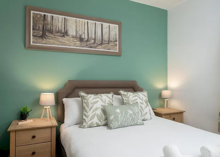 Apartment Stylish 2-bed Flat With Balcony Near Haymarket - Pass The Keys Edinburgh