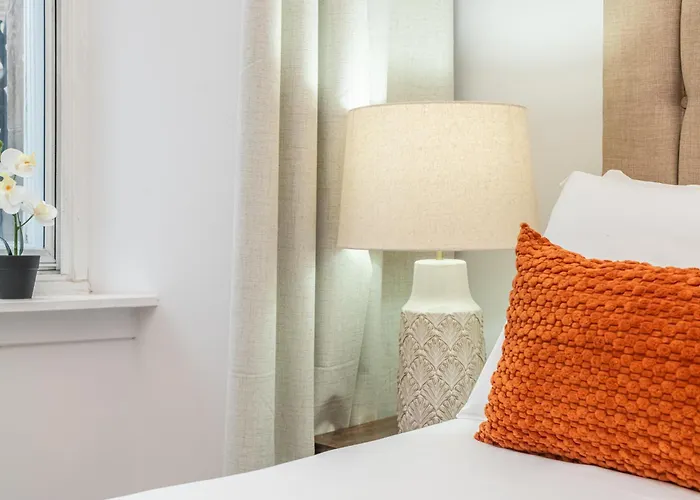 Apartman Charming 2-bed Flat Steps From The Royal Mile - Pass The Keys