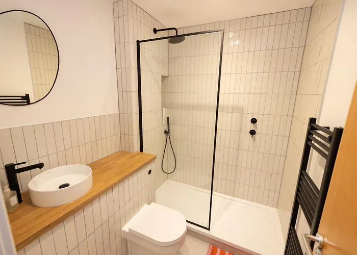 Stylish 2-bedroom In Leith アパート *