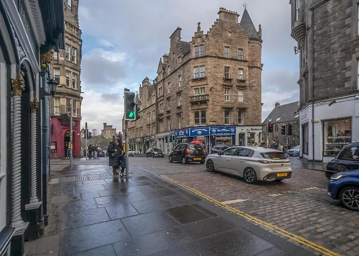 Charming 2-bed Flat Steps From The Royal Mile - Pass The Keys Apartman *