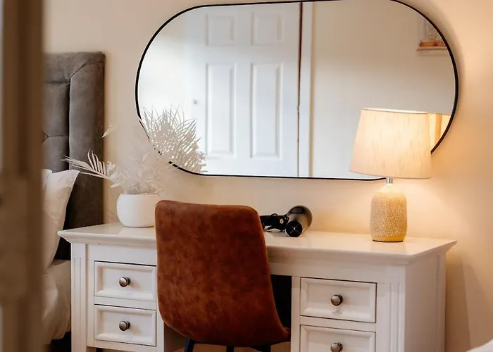 Bottom Of Royal Mile 7 Beds Sleeps 12 3 Bthrooms