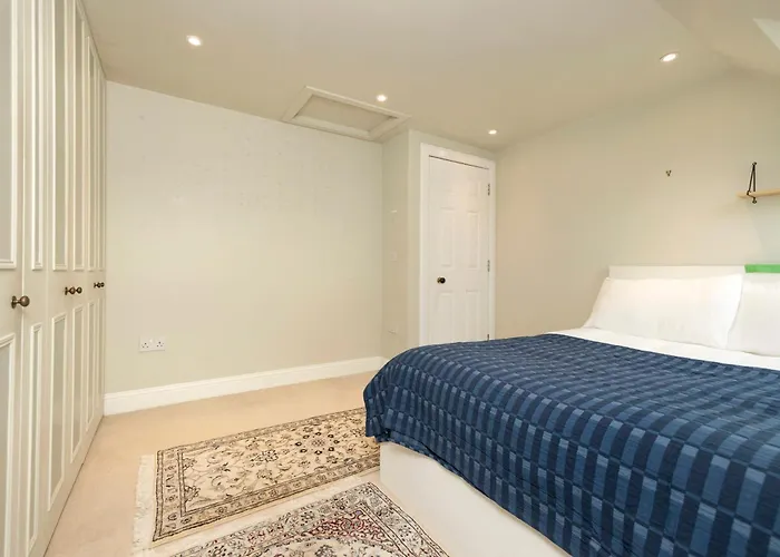 Luxury Family Flat In New Town