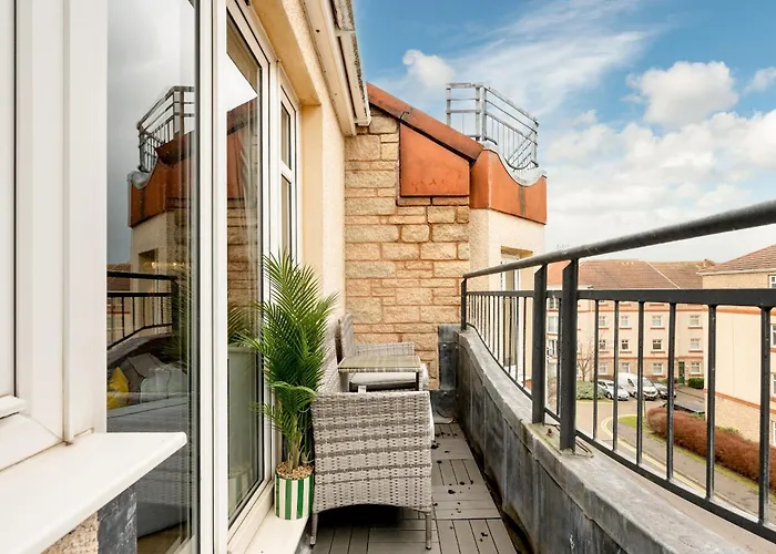 Apartment Stylish 2-bed Flat With Balcony Near Haymarket - Pass The Keys *