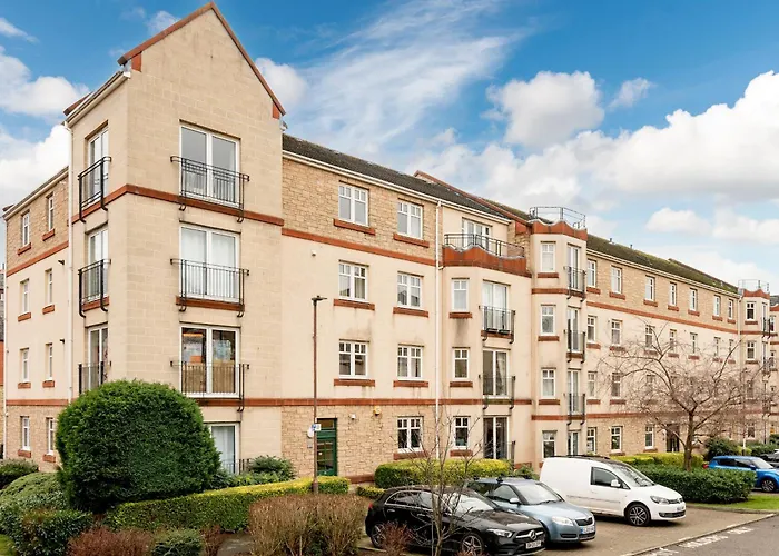 Apartment Stylish 2-bed Flat With Balcony Near Haymarket - Pass The Keys *