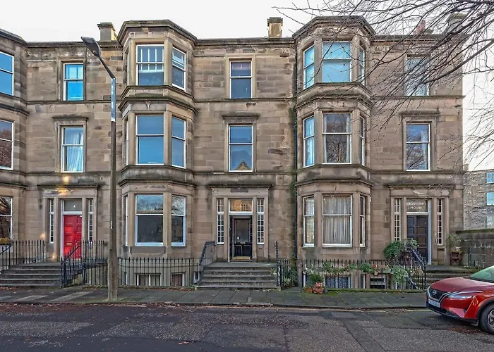 Victorian - Centre - Free Car Space *