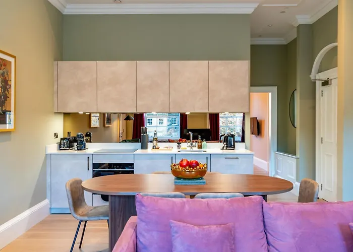 Dragon Luxury At Rutland Square *