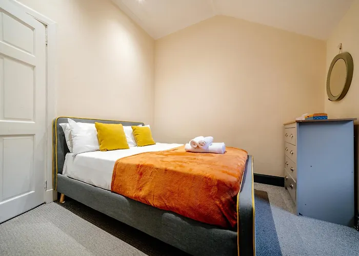 Percys Place Sleep 11, 15 Minute To Centre Free Parking *