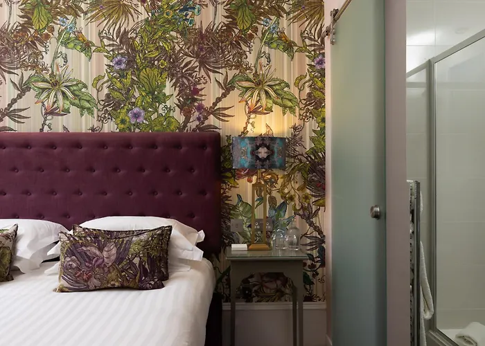 24 Royal Terrace Hotel 4*