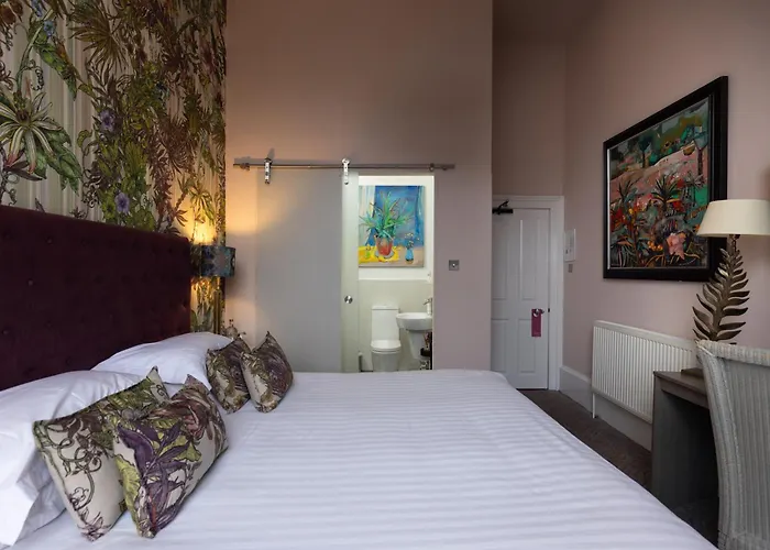 24 Royal Terrace 4*