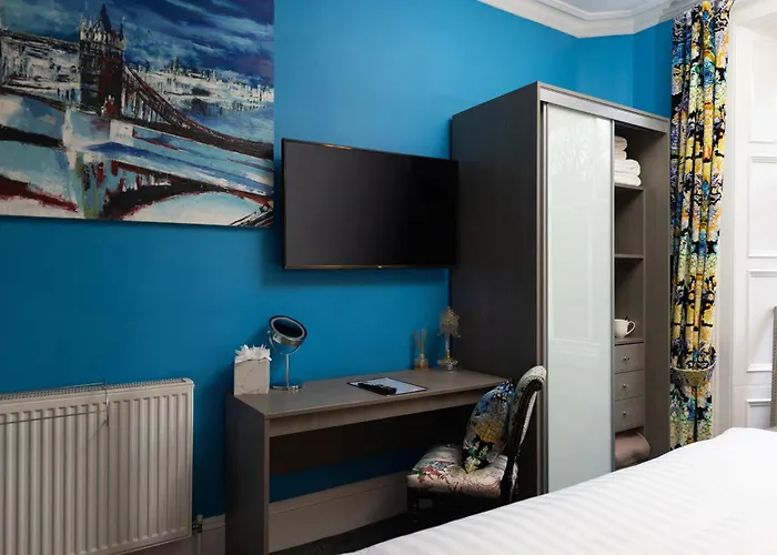 Отель 24 Royal Terrace 4*