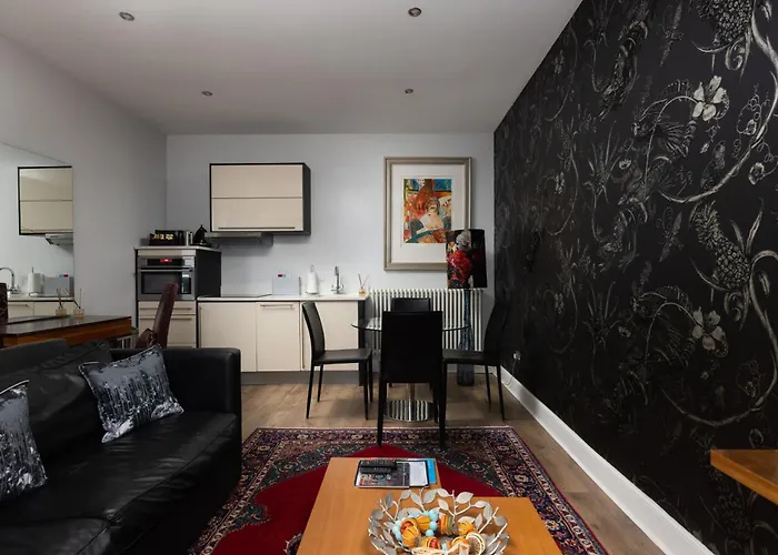 Hotel 24 Royal Terrace 4*