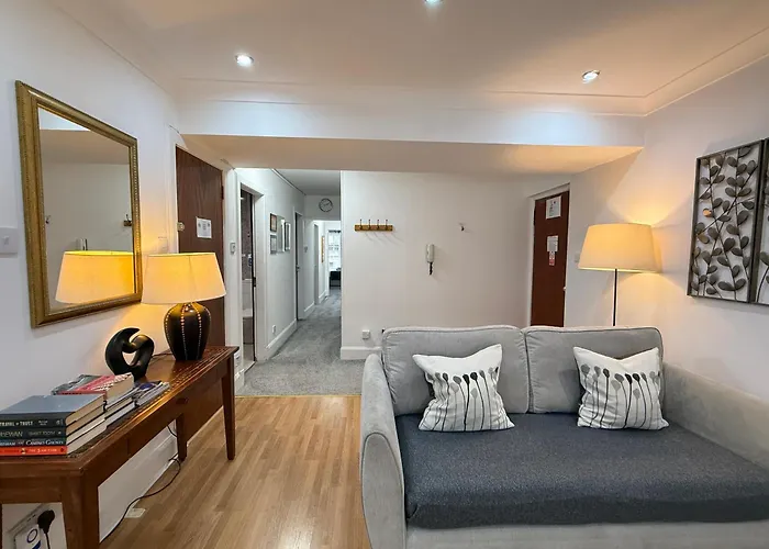 4 Royal Mile Flat Near Castle *