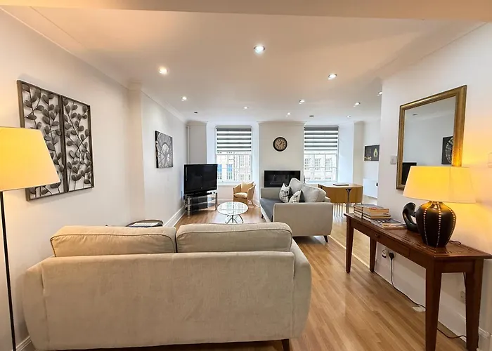 4 Royal Mile Flat Near Castle *