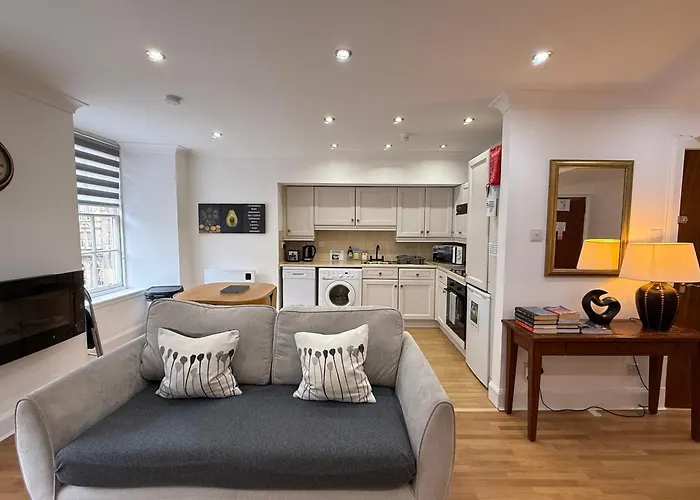 4 Royal Mile Flat Near Castle