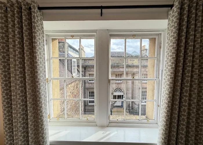 4 Royal Mile Flat Near Castle
