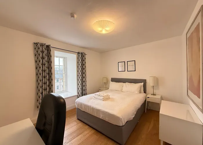 3 Royal Mile Flat Near Castle *