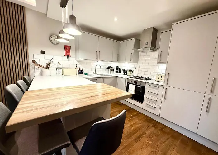Modern 3 Bedroom Apartment, West End Apartament Edynburg