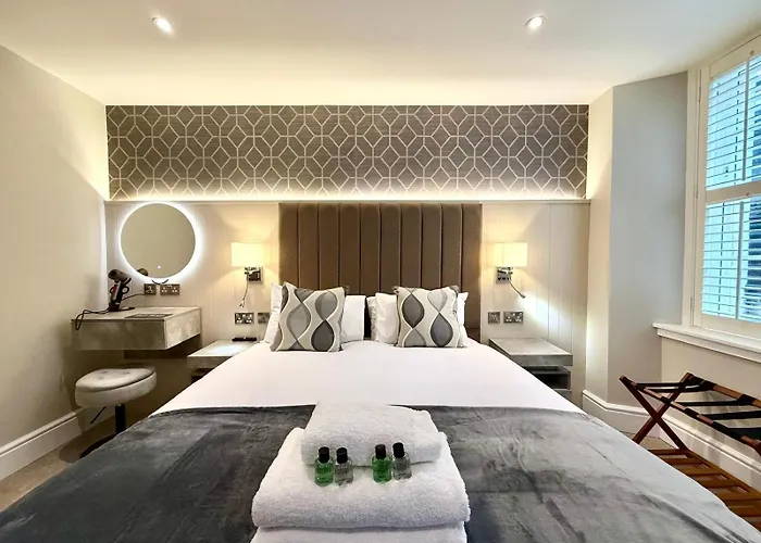 Modern 3 Bedroom Apartment, West End Edynburg