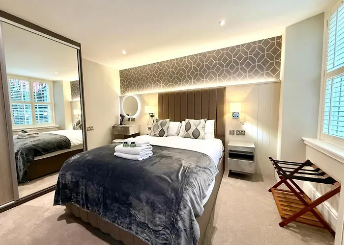Apartament Modern 3 Bedroom Apartment, West End *