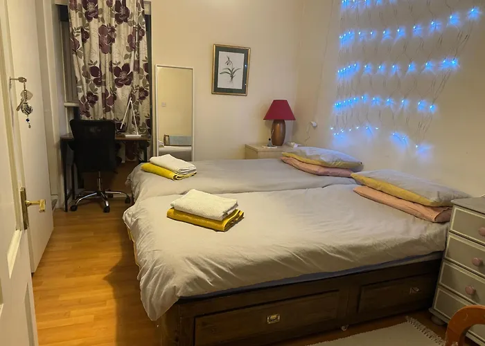 Charming Old For Share, Cosy Double With 2 Single Bed Edimburgo