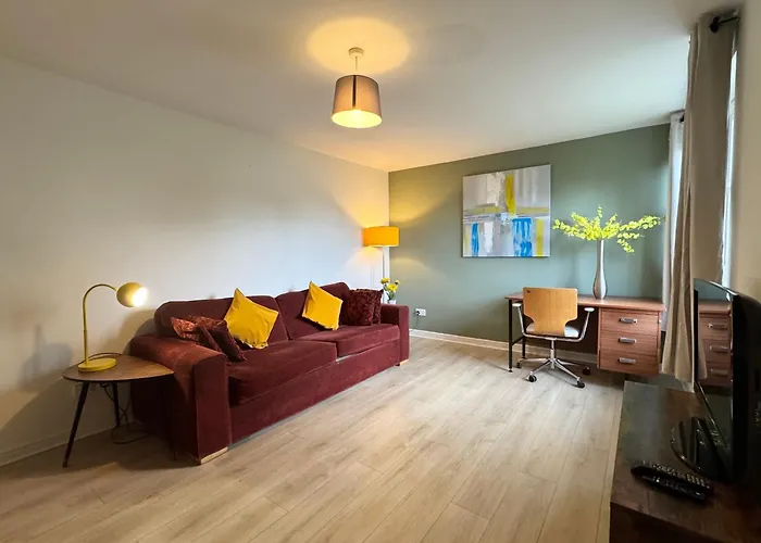 15 Mins To Princes Street Spacious Lakeside With Free Parking Edinburgh
