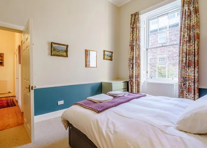 3 Bed In Oc-79008 Edinburgh