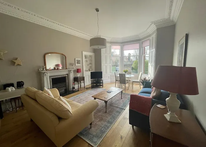 Victorian With Car Parking In Driveway, Murrayfield Apartment Edinburgh