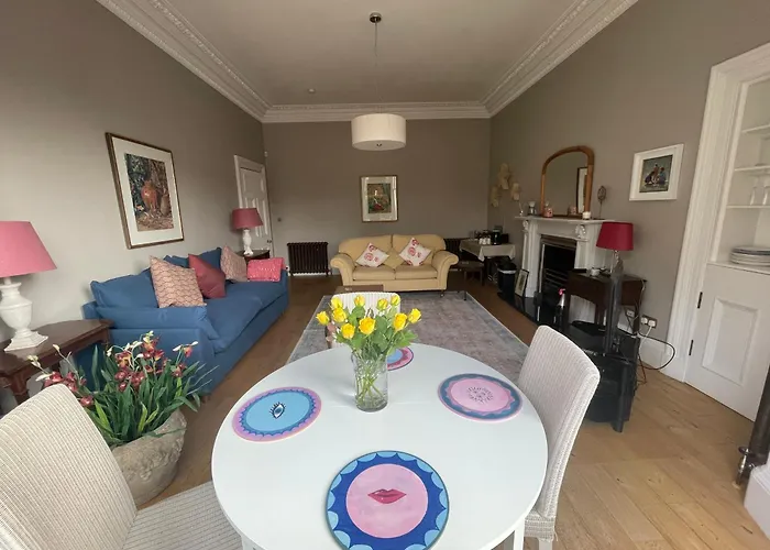 Apartment Victorian With Car Parking In Driveway, Murrayfield Edinburgh