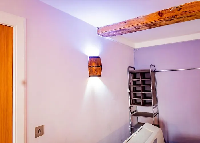 Lovely 2 Bedroom B-listed Converted Whisky Bond Apartamento