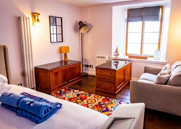 Lovely 2 Bedroom B-listed Converted Whisky Bond Apartamento