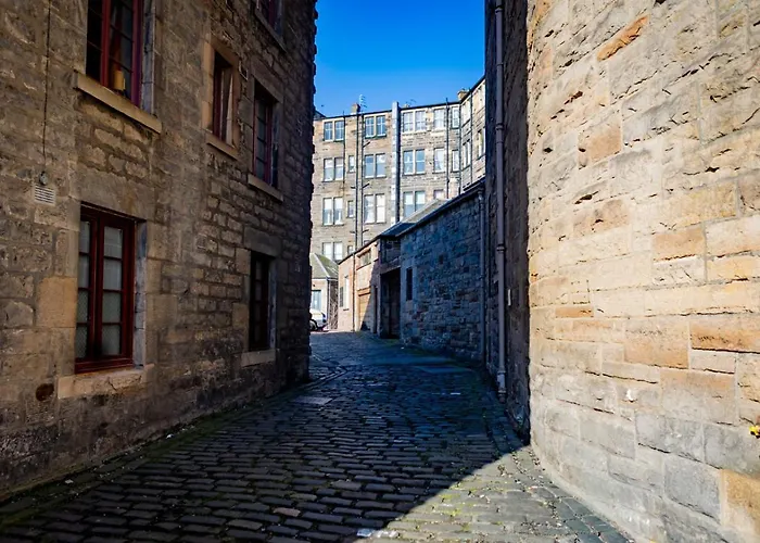 Lovely 2 Bedroom B-listed Converted Whisky Bond * Edinburgh