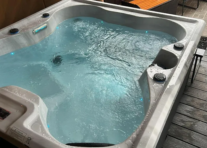 Contractor Family Hoole Private Hottub Holiday home *