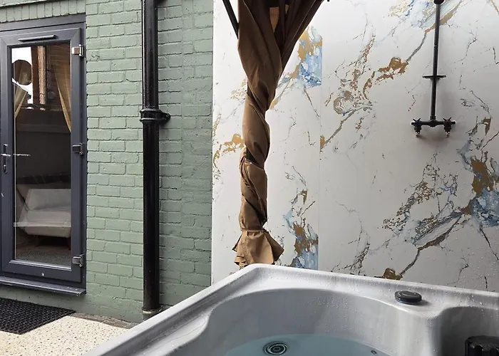 Holiday home Contractor Family Hoole Private Hottub *