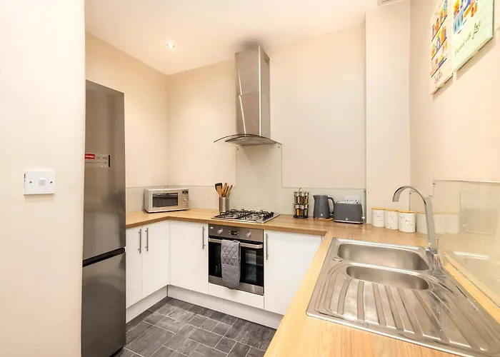 Refined 2-bed Flat With Classic Charm * Edinburgh