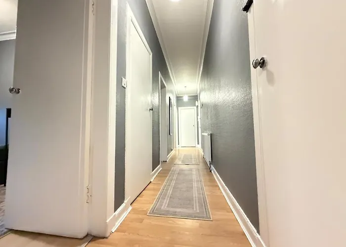 Apartamento 2 Bedroom Flat Near Centre Edimburgo