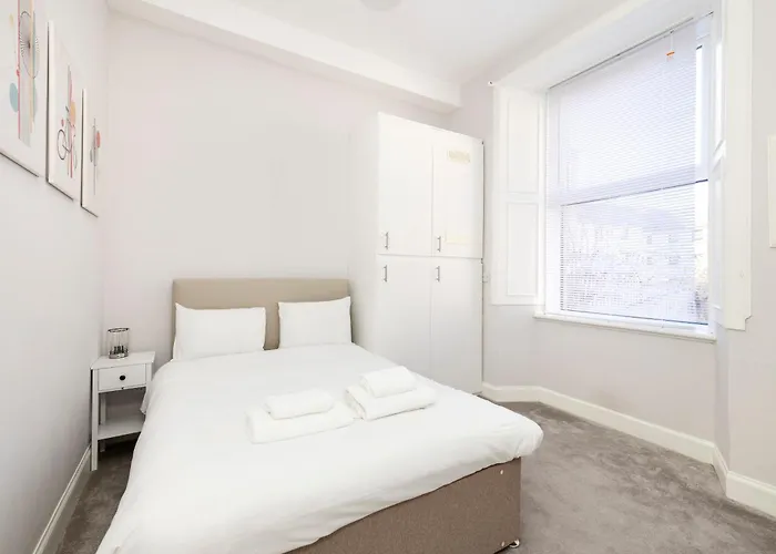 Refined 2-bed Flat With Classic Charm *